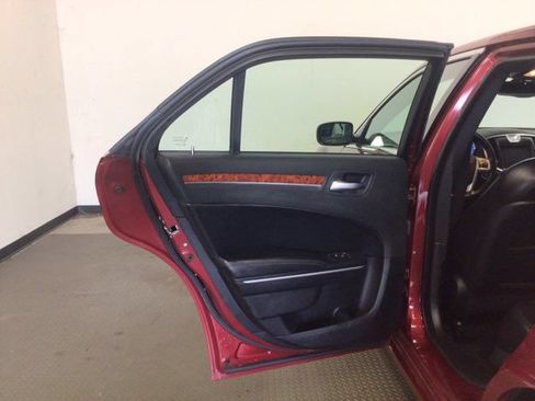 Used 2014 Chrysler 300 AWD w/ Driver Convenience Group image 20