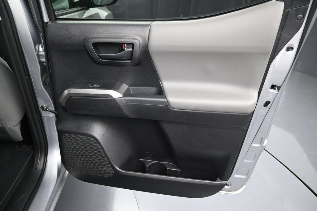 Certified 2020 Toyota Tacoma SR5 AWD/4WD image 29