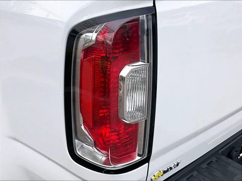 Used 2021 GMC Canyon Denali image 33