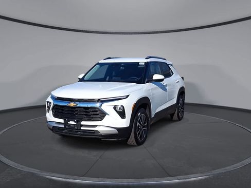 Used 2024 Chevrolet TrailBlazer LT w/ LT Cold Weather Package image 3