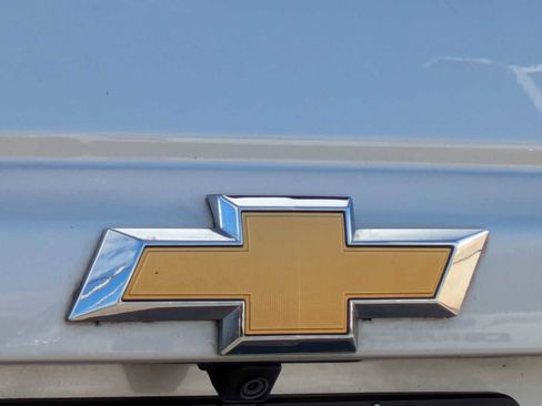 Used 2019 Chevrolet Suburban LT w/ Luxury Package image 11