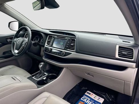 Used 2019 Toyota Highlander XLE AWD/4WD image 30