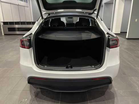 Used 2023 Tesla Model Y AWD image 36