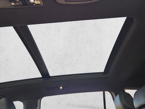 Used 2023 Volkswagen Tiguan SE R-Line image 20