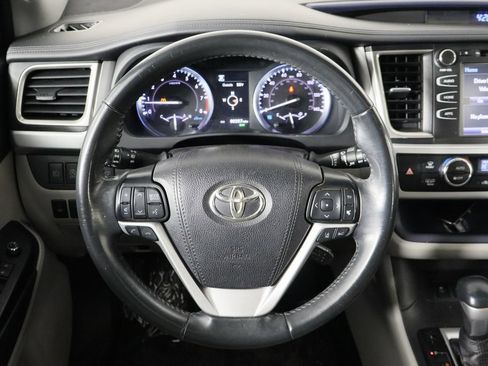Used 2019 Toyota Highlander XLE AWD/4WD image 8