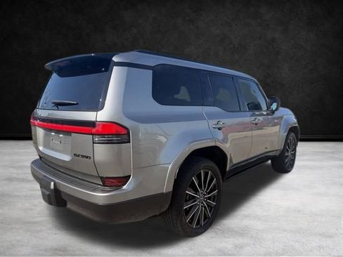 Used 2024 Lexus GX 550 w/ Accessory Package (2T) image 6