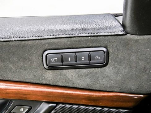 Used 2018 Cadillac Escalade ESV Premium Luxury AWD/4WD image 27