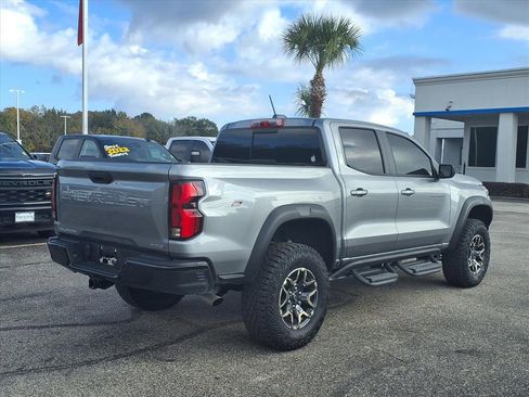 Used 2025 Chevrolet Colorado ZR2 image 2