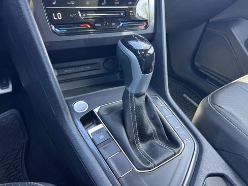 Used 2023 Volkswagen Tiguan SE R-Line image 16