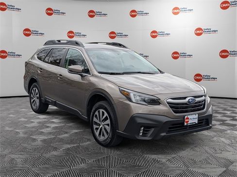 Used 2022 Subaru Outback Premium image 3