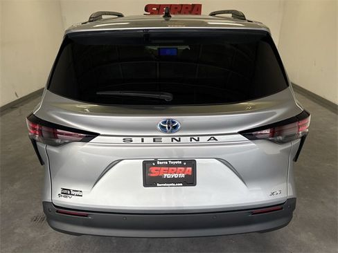 New 2025 Toyota Sienna XLE image 12