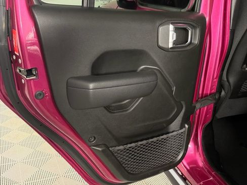 Used 2024 Jeep Wrangler Rubicon image 30