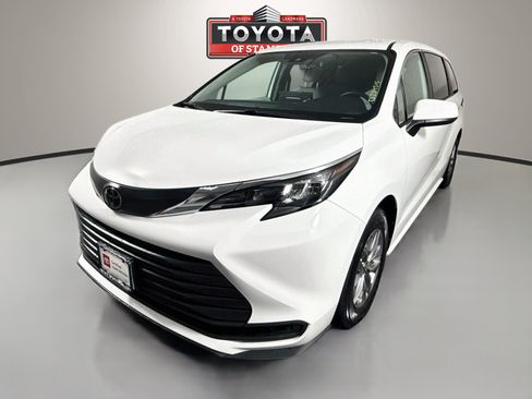 Certified 2026 Toyota Sienna LE AWD/4WD image 3
