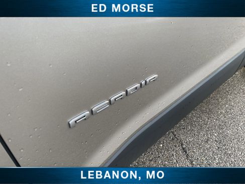 Certified 2022 GMC Acadia SLT image 31