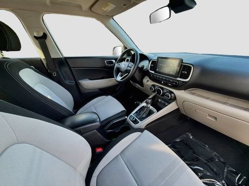 Used 2024 Hyundai Venue SEL FWD image 26