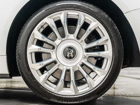 Used 2019 Rolls-Royce Dawn image 11