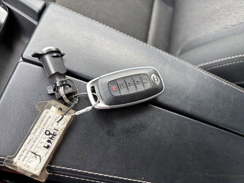 Used 2025 Nissan Rogue SV image 28