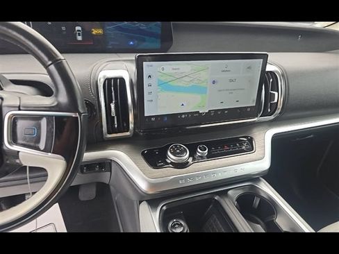 Used 2025 Ford Expedition Platinum w/ Driver's Package AWD/4WD image 6