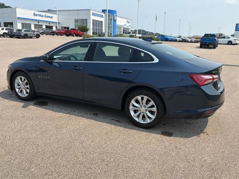 Used 2021 Chevrolet Malibu LT FWD image 4