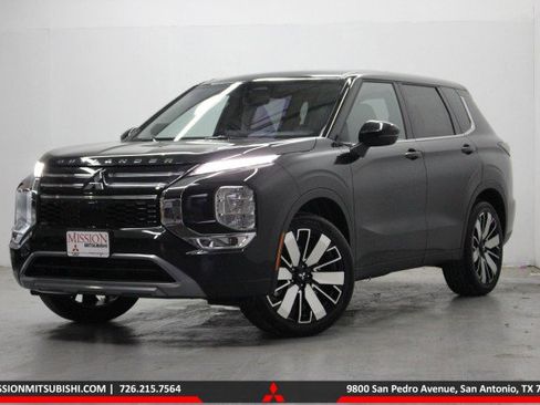 New 2026 Mitsubishi Outlander SE image 1