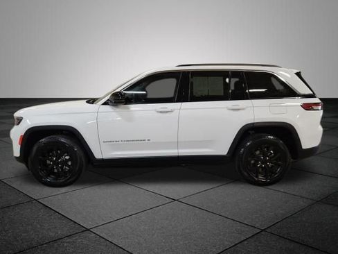 Used 2022 Jeep Grand Cherokee Limited image 7