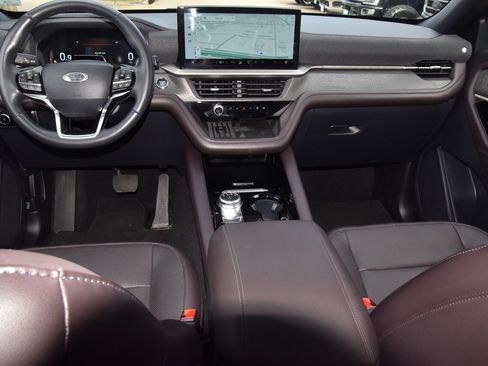 Certified 2025 Ford Explorer Platinum w/ LUX Leather Package image 17