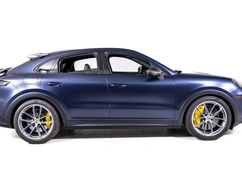 Used 2024 Porsche Cayenne Turbo GT AWD/4WD image 7