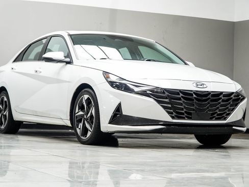 Used 2021 Hyundai Elantra Limited FWD image 4