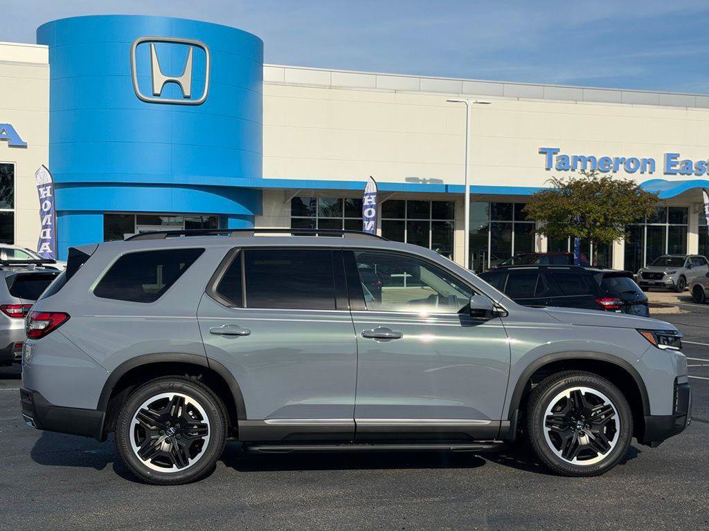 New 2026 Honda Pilot Touring image 4