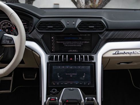 Used 2019 Lamborghini Urus image 47