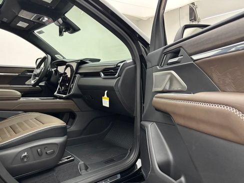 New 2026 GMC Acadia Denali Ultimate w/ LPO, Floor Liner Package AWD/4WD image 38