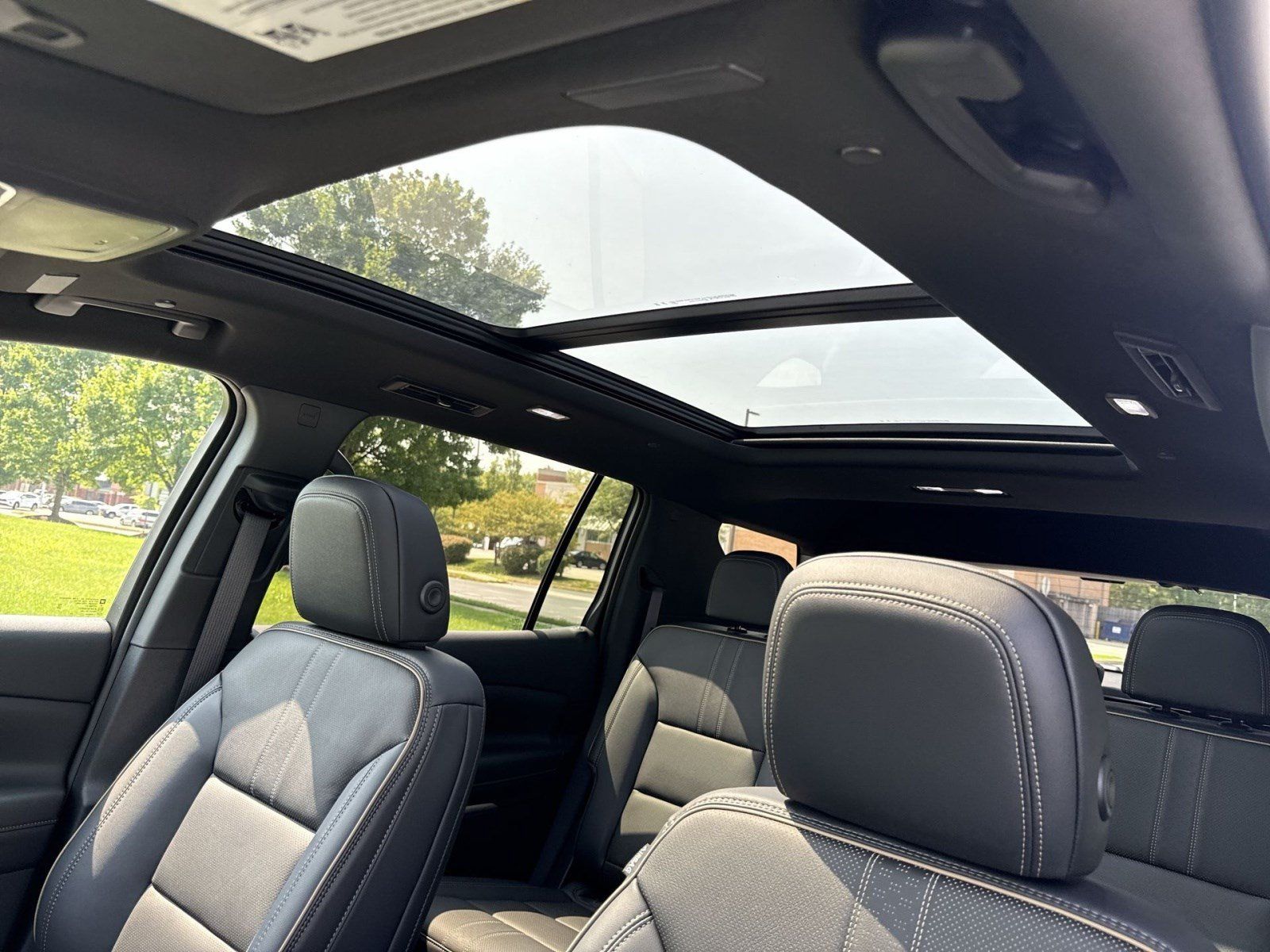New 2026 Chevrolet Traverse High Country w/ LPO, Floor Liner Package AWD/4WD image 20