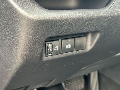 Used 2025 Toyota RAV4 XLE AWD/4WD image 31