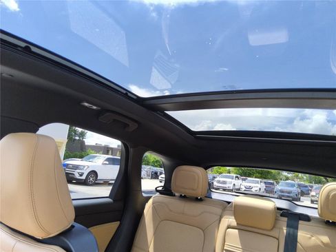 Used 2023 Lincoln Corsair Reserve w/ Equipment Group 201A FWD image 16