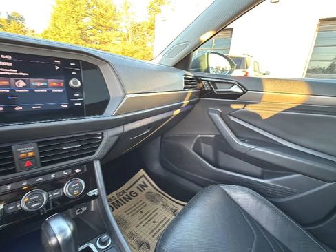 Used 2019 Volkswagen Jetta SEL Premium image 28