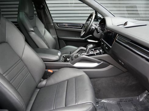 Used 2022 Porsche Cayenne Turbo image 28