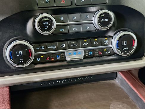 Used 2024 Ford Expedition Max Limited image 24