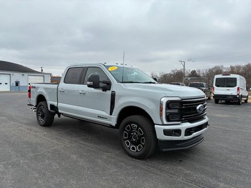 Used 2025 Ford F250 Platinum image 7