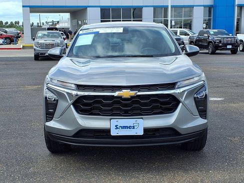Used 2024 Chevrolet Trax LS w/ LS Convenience Package FWD image 2