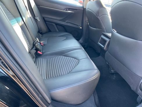 Used 2018 Toyota Camry SE w/ Convenience Package FWD image 13