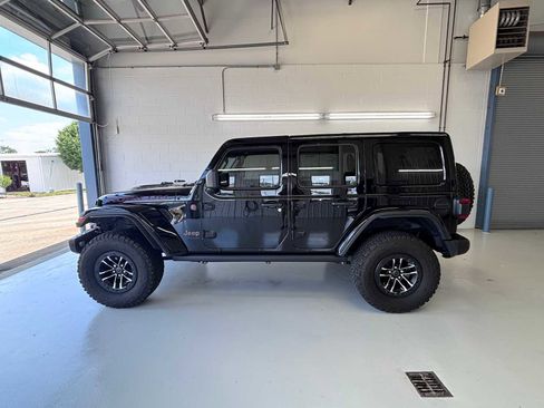 Used 2024 Jeep Wrangler Unlimited Rubicon AWD/4WD image 28