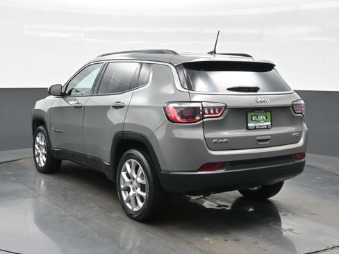 Used 2023 Jeep Compass Latitude image 4