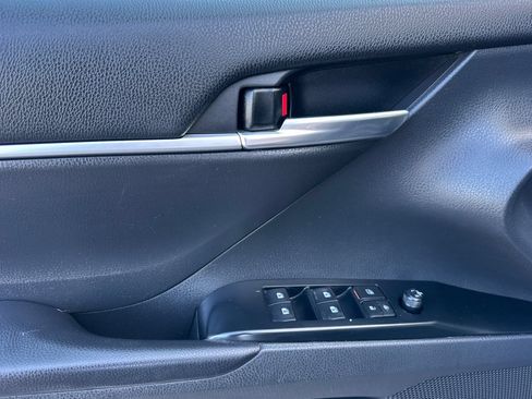 Used 2019 Toyota Camry SE FWD image 11