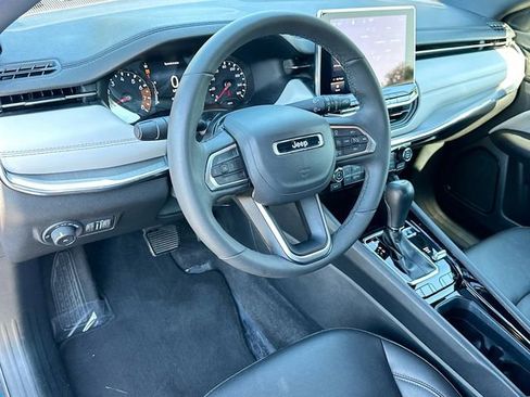 Used 2024 Jeep Compass Limited image 9
