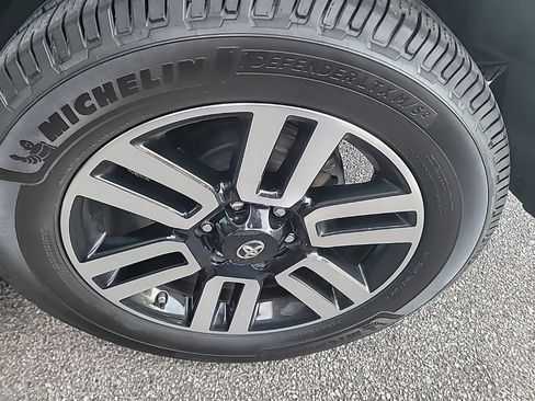 Used 2021 Toyota 4Runner Limited image 7