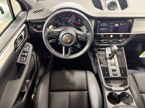 Certified 2026 Porsche Macan image 17