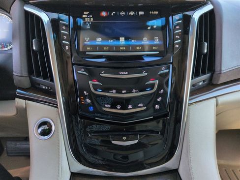 Used 2017 Cadillac Escalade Luxury image 22