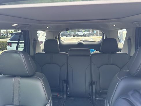 Used 2025 Honda Pilot Touring image 10