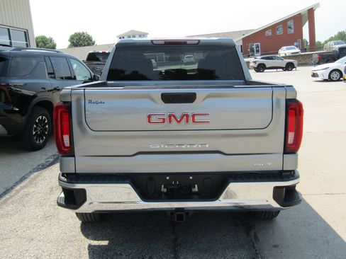 Used 2025 GMC Sierra 1500 SLT AWD/4WD image 4