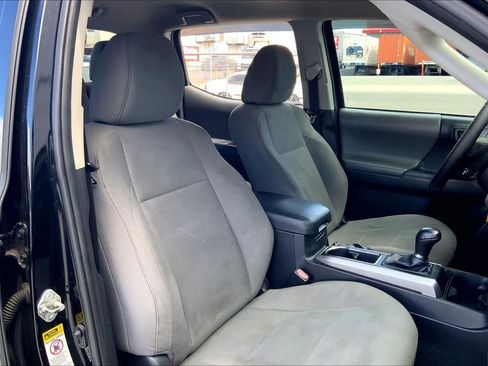 Used 2016 Toyota Tacoma SR5 RWD image 12